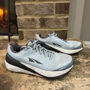 Altra Women’s Paradigm Size 7 Light Blue